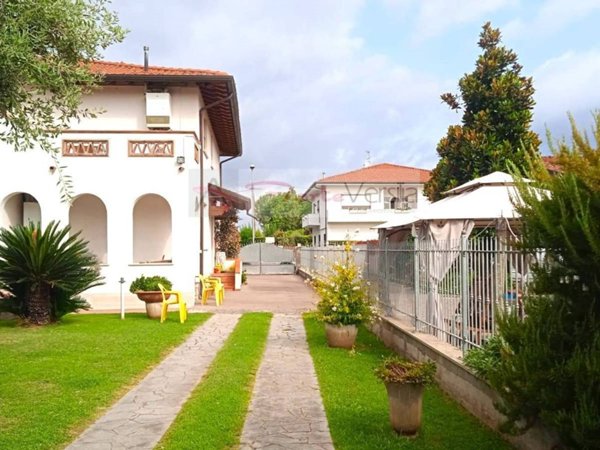 casa indipendente in vendita a Pietrasanta