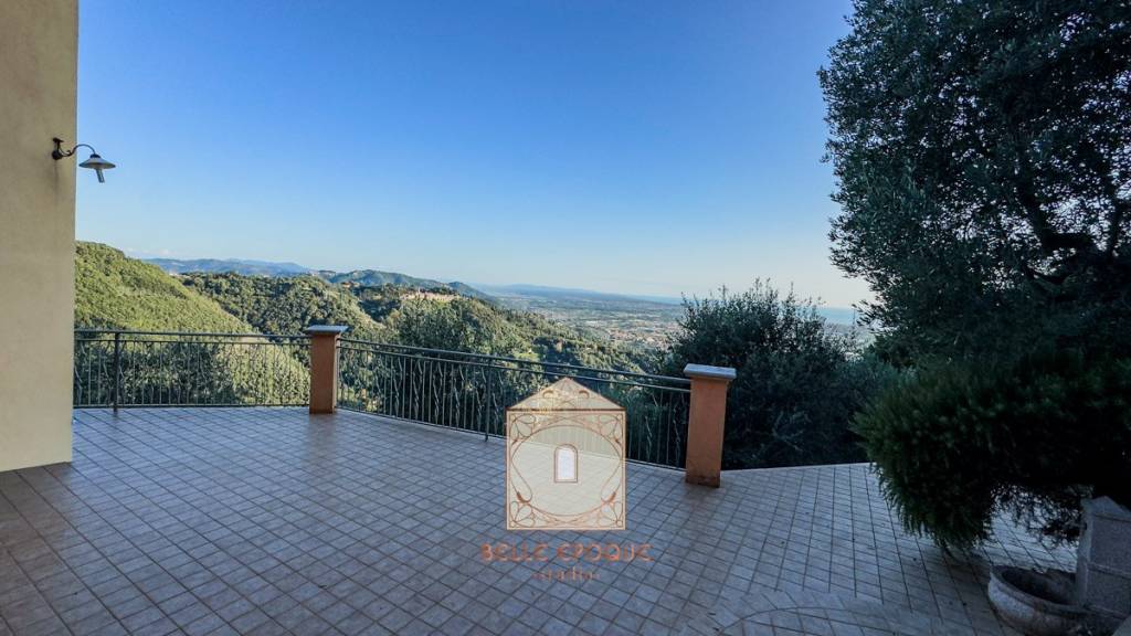 casa indipendente in vendita a Pietrasanta in zona Capezzano