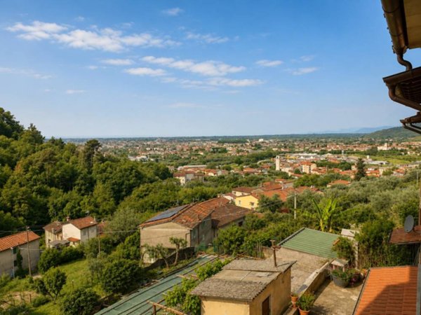 casa indipendente in vendita a Pietrasanta in zona Castello