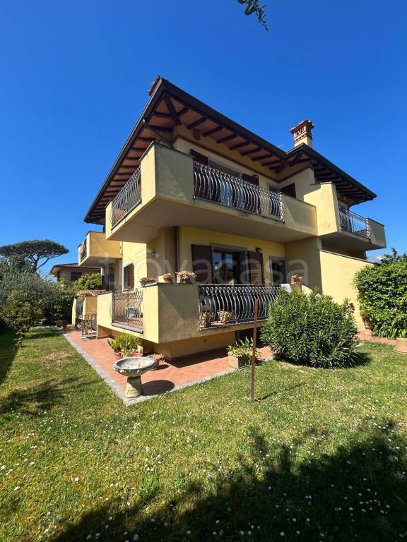 casa indipendente in vendita a Pietrasanta