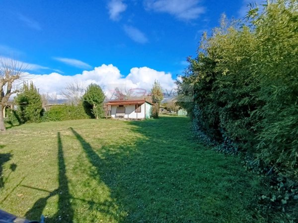 casa indipendente in vendita a Pietrasanta in zona Tonfano