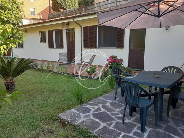 casa indipendente in vendita a Pietrasanta