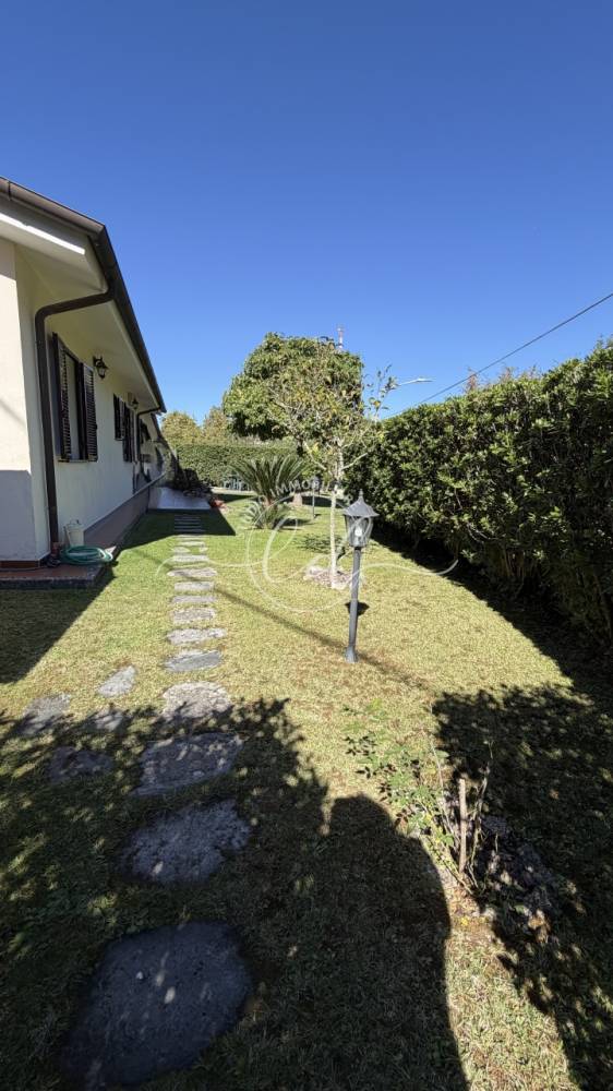 casa indipendente in vendita a Pietrasanta in zona Capezzano Monte