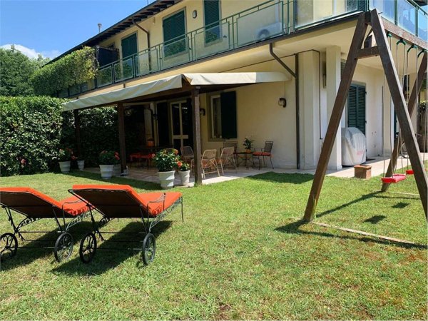 appartamento in vendita a Pietrasanta in zona Fiumetto