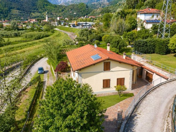 casa indipendente in vendita a Pietrasanta