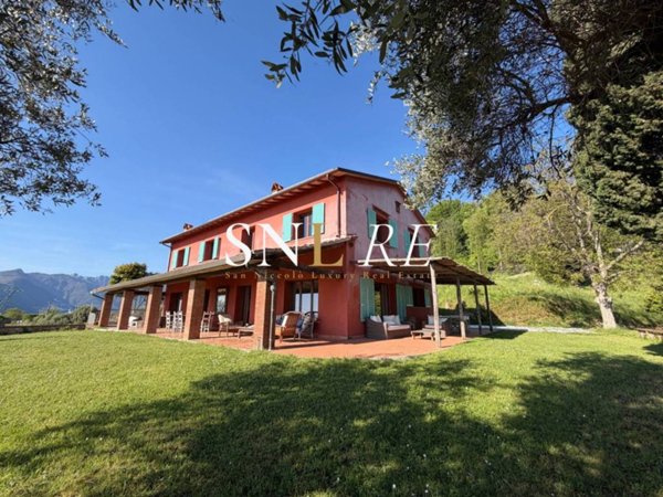 casa indipendente in vendita a Pietrasanta in zona Capriglia