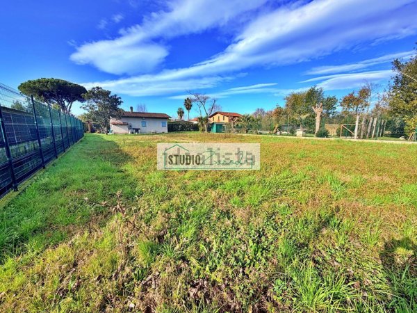 casa indipendente in vendita a Pietrasanta in zona Fiumetto