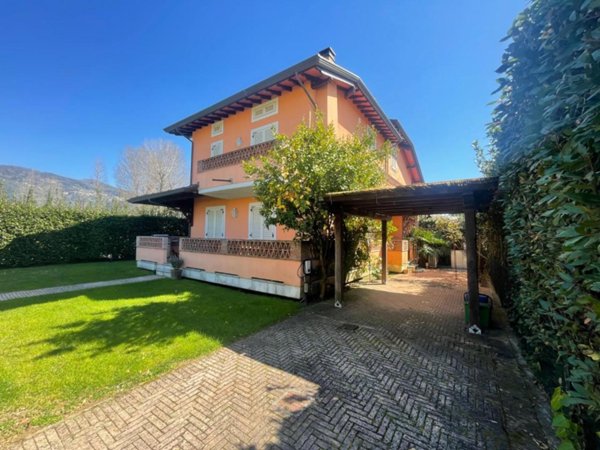 casa indipendente in vendita a Pietrasanta