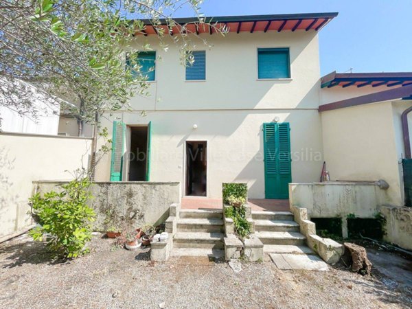 casa indipendente in vendita a Pietrasanta in zona Marina di Pietrasanta