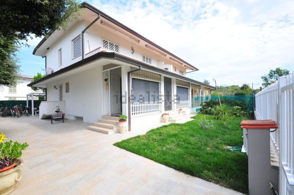 casa indipendente in vendita a Pietrasanta in zona Fiumetto