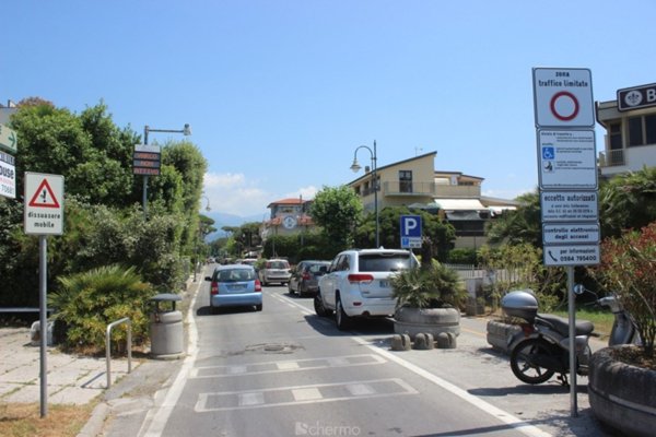 appartamento in vendita a Pietrasanta in zona Focette