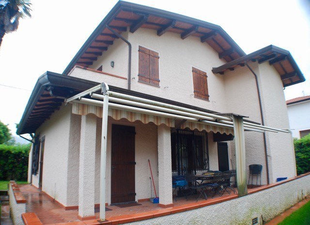 casa indipendente in vendita a Pietrasanta in zona Fiumetto