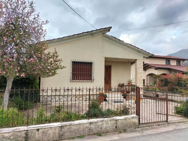 casa indipendente in vendita a Pietrasanta