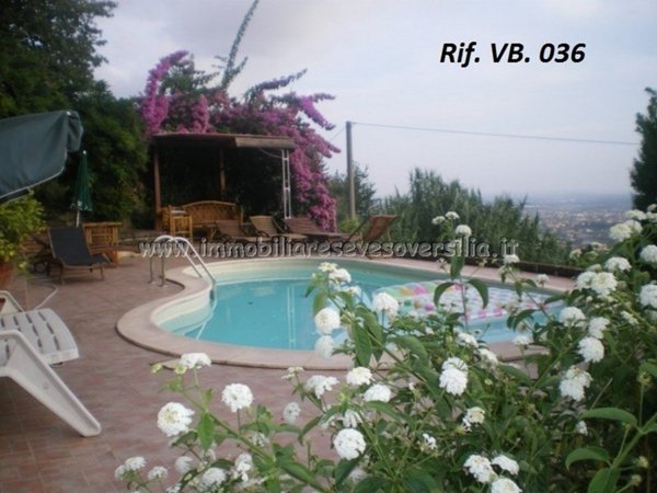 casa indipendente in vendita a Pietrasanta in zona Strettoia