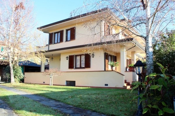 casa indipendente in vendita a Pietrasanta