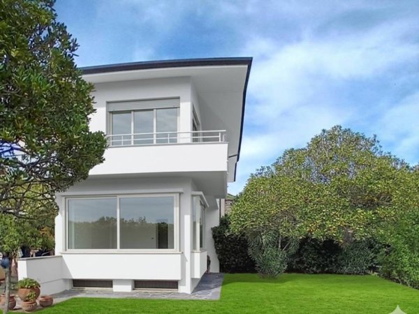 casa indipendente in vendita a Pietrasanta in zona Marina di Pietrasanta