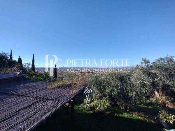 casa indipendente in vendita a Pietrasanta