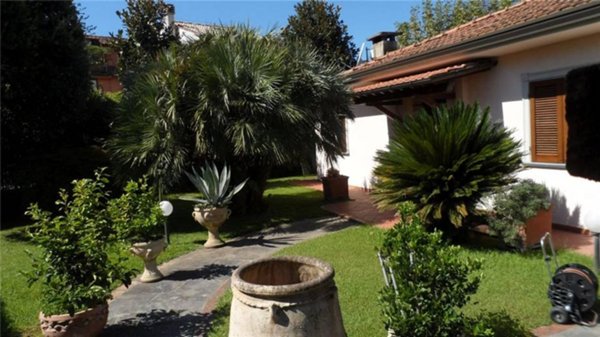 casa indipendente in vendita a Pietrasanta in zona Marina di Pietrasanta