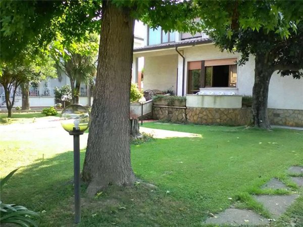 casa indipendente in vendita a Pietrasanta in zona Capezzano Monte