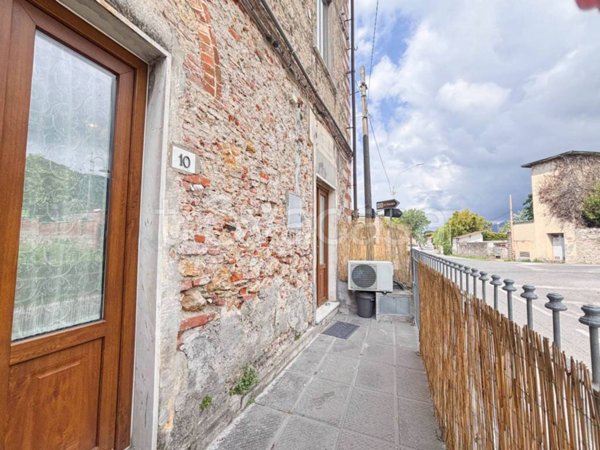 appartamento in vendita a Pietrasanta in zona Osterietta