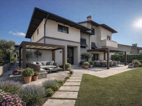 casa indipendente in vendita a Pietrasanta in zona Tonfano