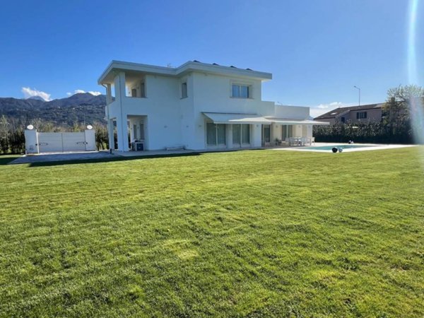 casa indipendente in vendita a Pietrasanta