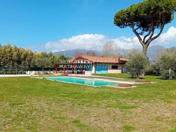 casa indipendente in vendita a Pietrasanta