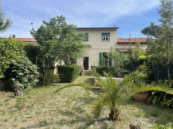 casa indipendente in vendita a Pietrasanta
