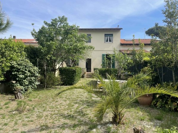 casa indipendente in vendita a Pietrasanta