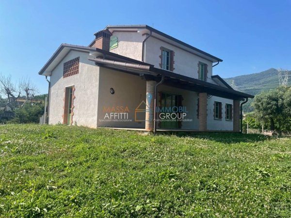 casa indipendente in vendita a Pietrasanta in zona Strettoia