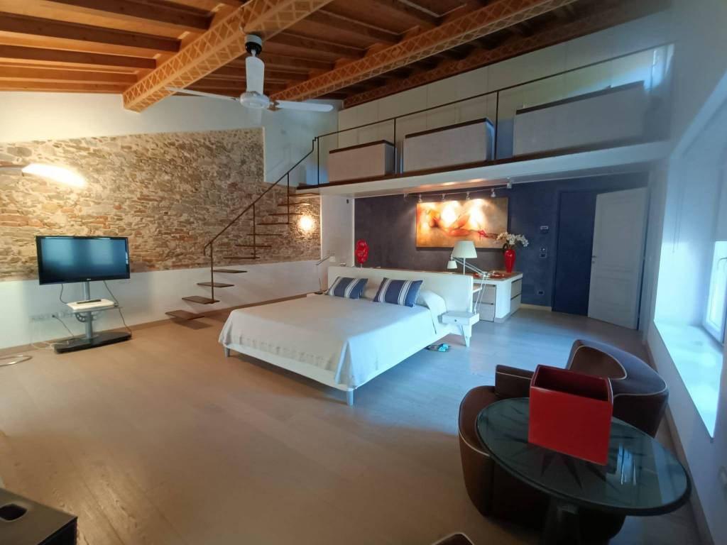 intera palazzina in vendita a Pietrasanta