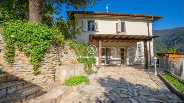 casa indipendente in vendita a Pietrasanta in zona Strettoia