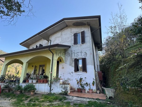 casa indipendente in vendita a Pietrasanta in zona Solaio