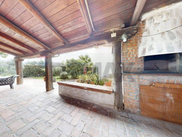 casa indipendente in vendita a Pietrasanta in zona Traversagna