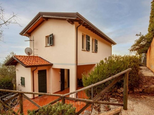 casa indipendente in vendita a Pietrasanta