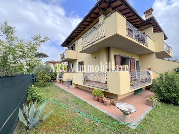 casa indipendente in vendita a Pietrasanta in zona Fiumetto