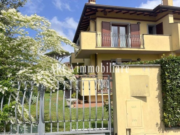 casa indipendente in vendita a Pietrasanta in zona Marina di Pietrasanta