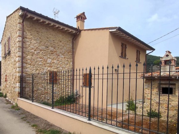 casa indipendente in vendita a Pietrasanta