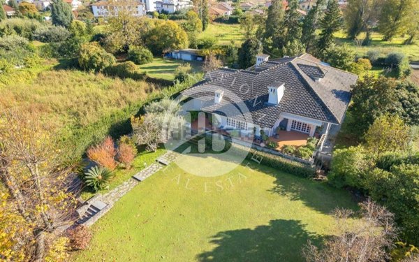 casa indipendente in vendita a Pietrasanta in zona Tonfano