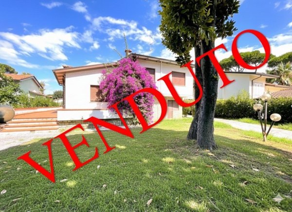 casa indipendente in vendita a Pietrasanta in zona Vignone