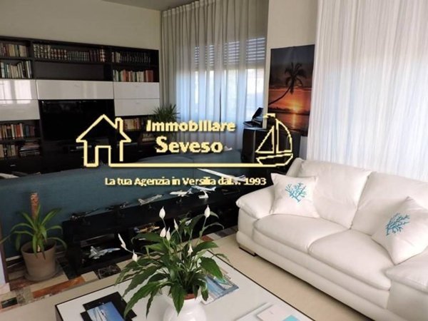 casa indipendente in vendita a Pietrasanta in zona Fiumetto