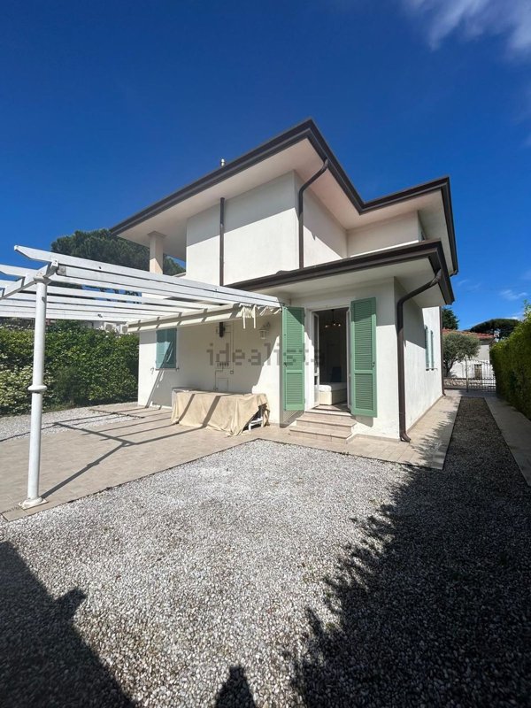 casa indipendente in vendita a Pietrasanta in zona Motrone