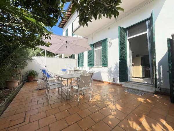 appartamento in vendita a Pietrasanta in zona Fiumetto