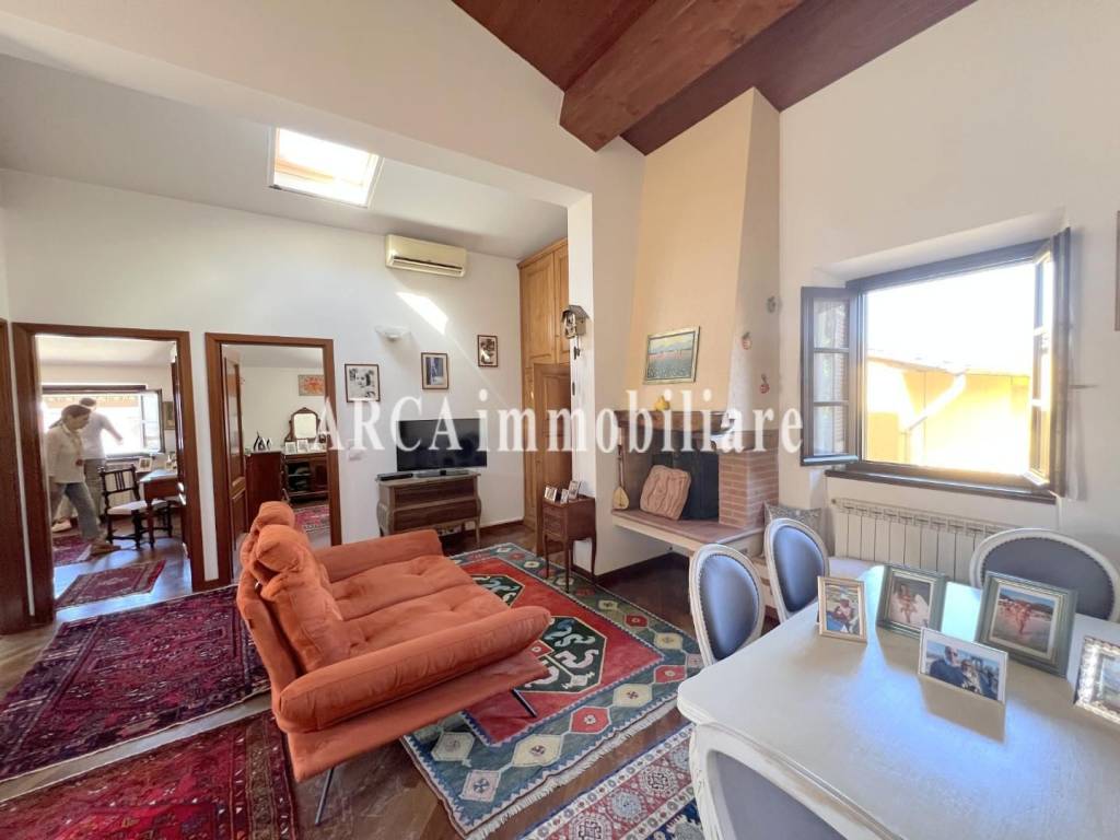 intera palazzina in vendita a Pietrasanta