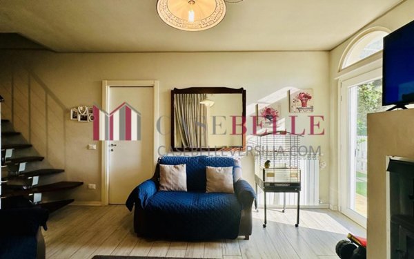 casa indipendente in vendita a Pietrasanta in zona Valdicastello