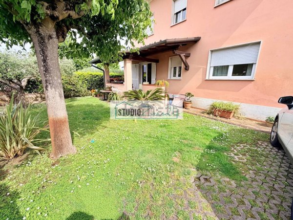 appartamento in vendita a Pietrasanta in zona Motrone