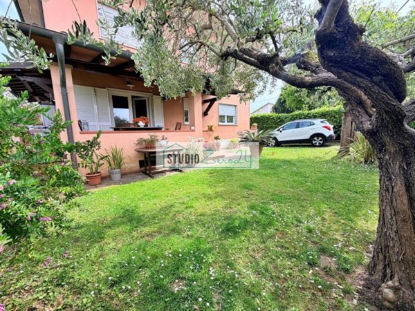 appartamento in vendita a Pietrasanta in zona Marina di Pietrasanta