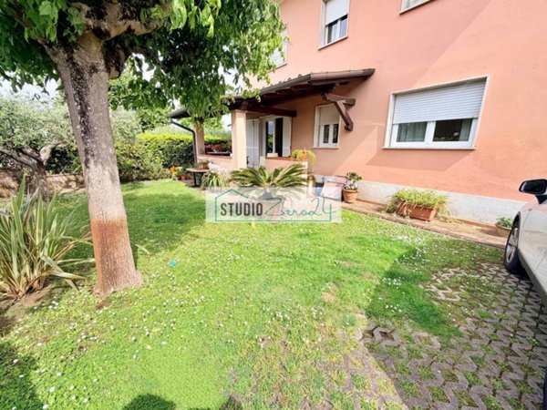 appartamento in vendita a Pietrasanta in zona Marina di Pietrasanta