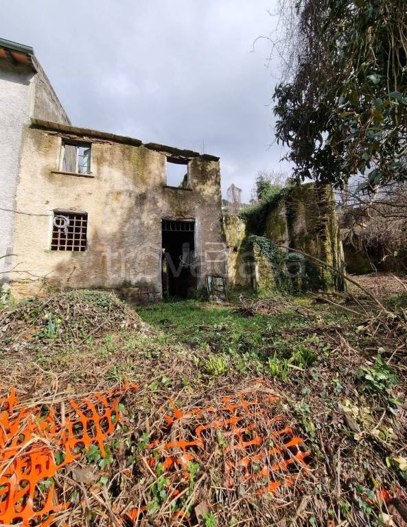 casa indipendente in vendita a Pietrasanta in zona Strettoia