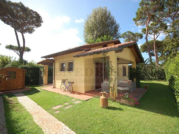 casa indipendente in vendita a Pietrasanta in zona Marina di Pietrasanta